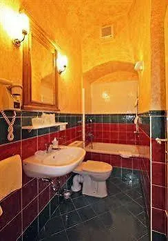 Hotel U Suteru Prague 3*,