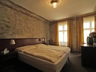 Hotel U Suteru Prague 3*,